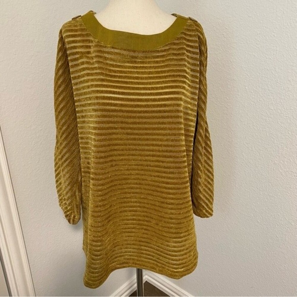 LIFE STYLE Tan Gold Metal Accent Boat Neck Dolman Sleeve Velour Top Size L